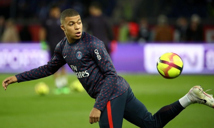 Le compte twitter de kylian mbappé piraté, fausse annonce de transfert